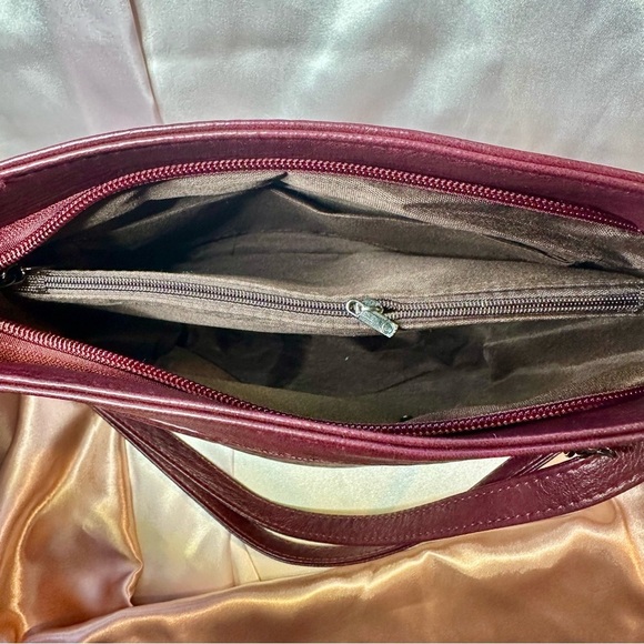 Burgundy Vegan Leather Crossbody Purse – Multi-Compartment Shoulder Bag NWOT - Picture 9 of 11